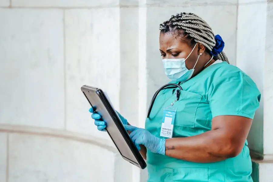 A ward sister writing up notes on the round