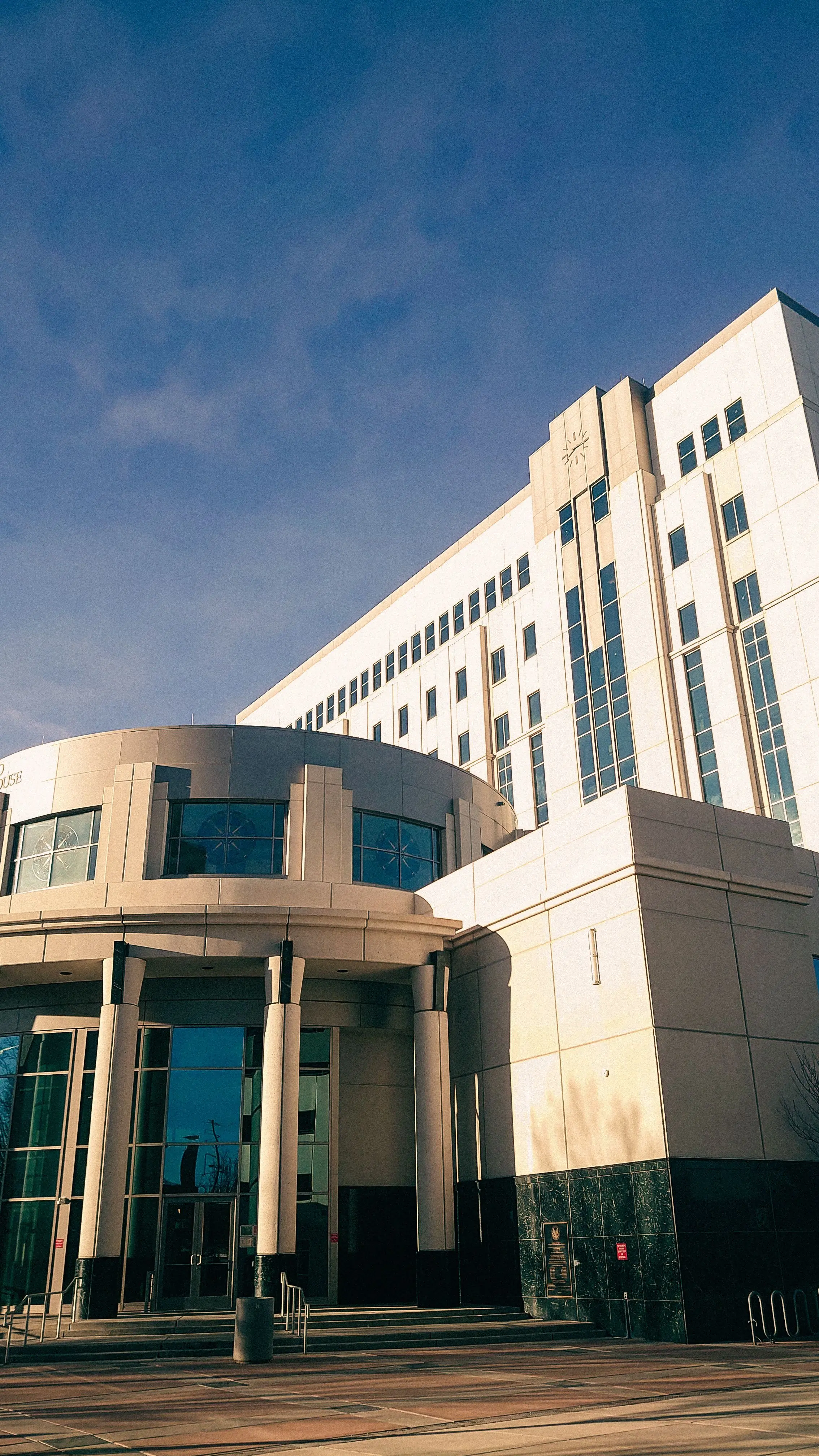 The courthouse on a working morning
