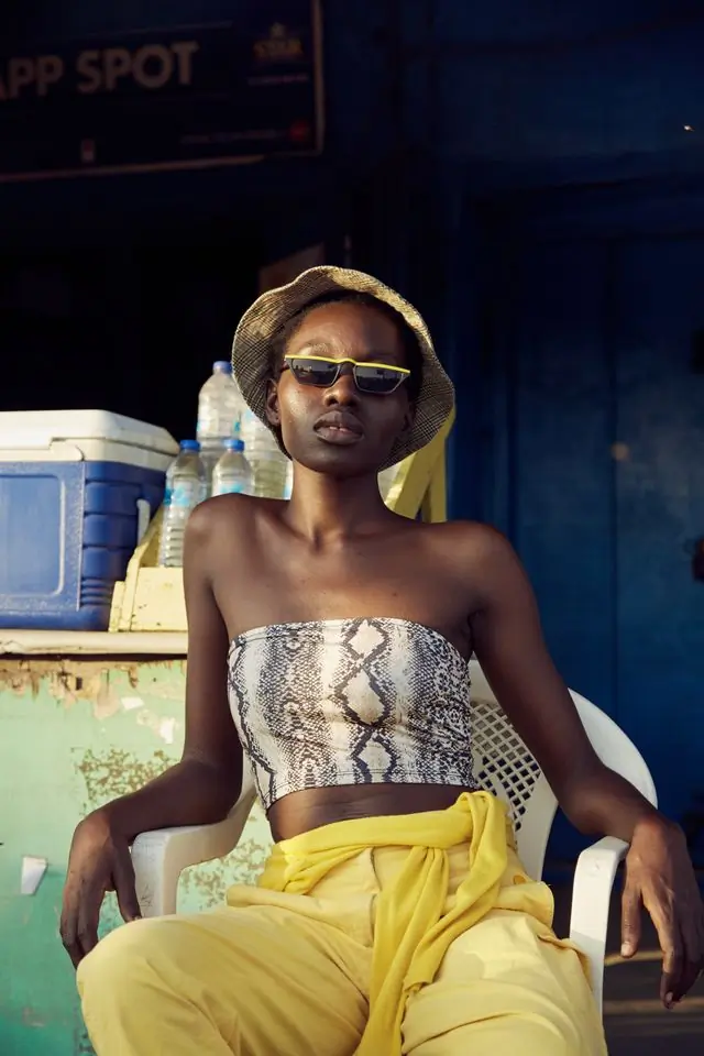 A woman in a printed bandeau and a straw hat