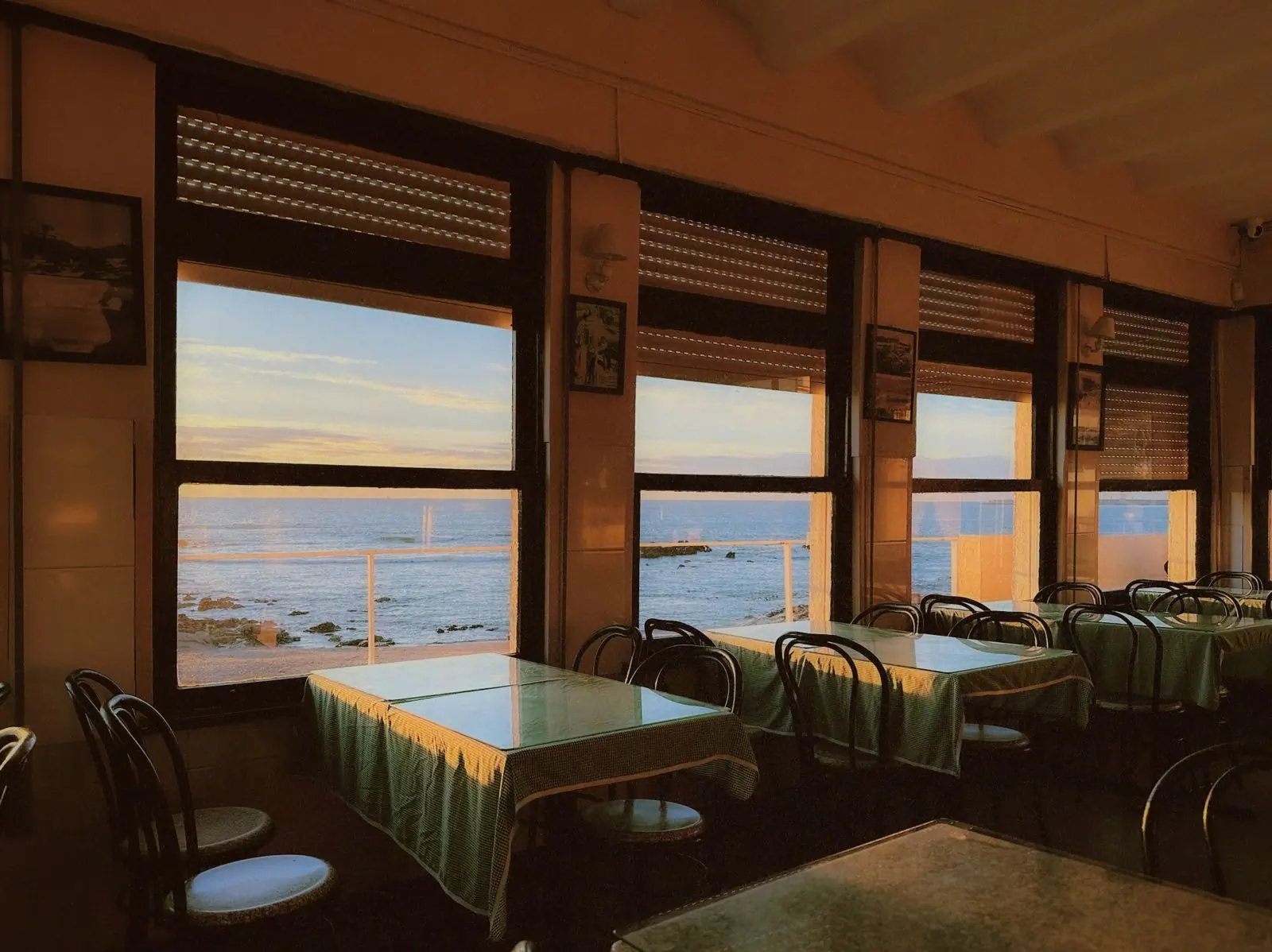The dining room and terrace before service