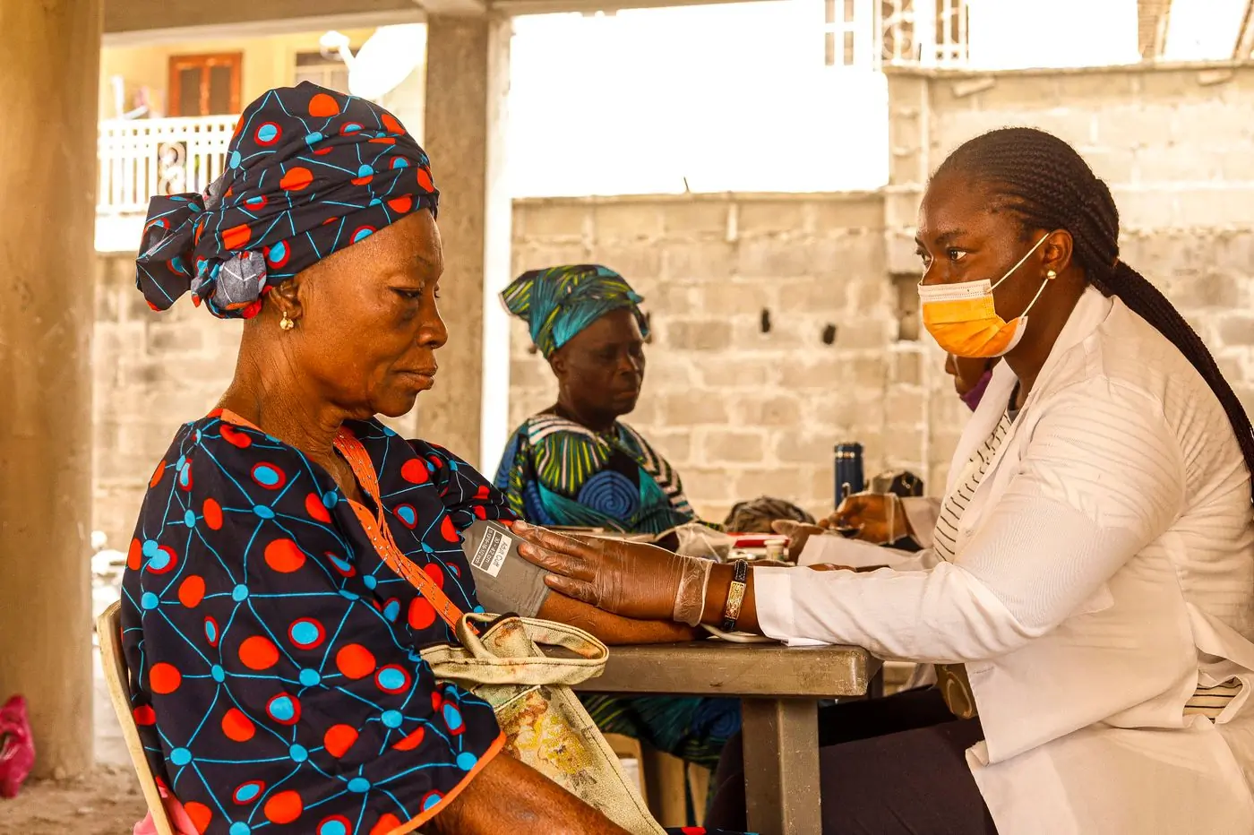 A community nurse running a clinic outside the hospital